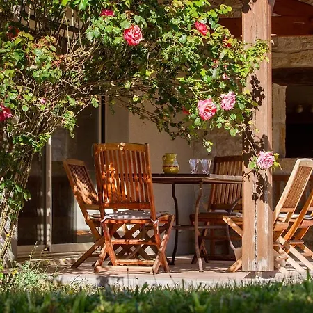 Au Couchant à - Piscine - Jardin - 3 - 8 Personnes - 5 Minutes Du Village Médiéval Casa de Férias