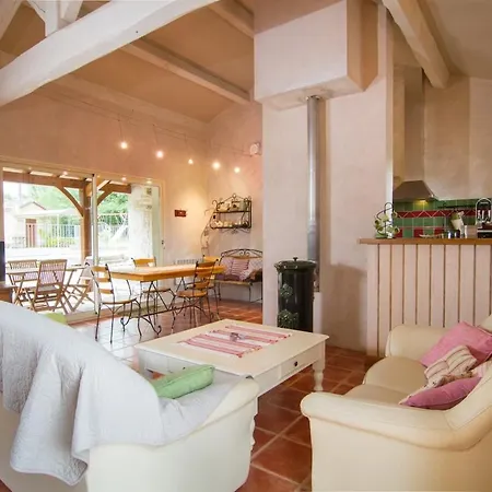 Casa de Férias Au Couchant à - Piscine - Jardin - 3 - 8 Personnes - 5 Minutes Du Village Médiéval