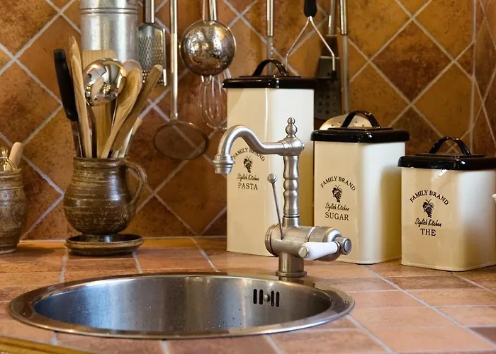 Du Levant Au Couchant - 2 Mitoyens à - Piscine - Jardin - 5 - 12 Personnes - 5 Minutes Du Village Médiéval Hébergement de vacances