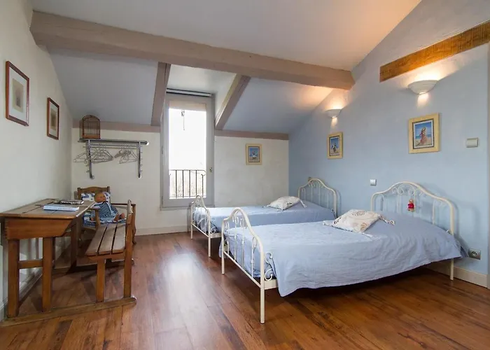 Du Levant Au Couchant - 2 Mitoyens à - Piscine - Jardin - 5 - 12 Personnes - 5 Minutes Du Village Médiéval Hébergement de vacances *