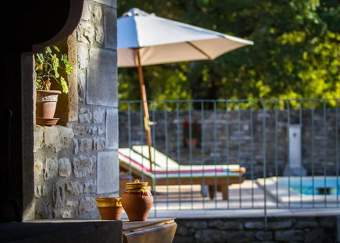 Du Levant Au Couchant - 2 Mitoyens à - Piscine - Jardin - 5 - 12 Personnes - 5 Minutes Du Village Médiéval Hébergement de vacances