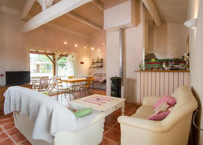 Hébergement de vacances Du Levant Au Couchant - 2 Mitoyens à - Piscine - Jardin - 5 - 12 Personnes - 5 Minutes Du Village Médiéval